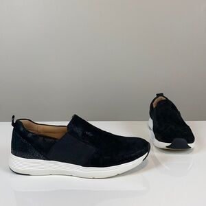 Comfortiva Nicole Black Leather Slip‎ On Sneakers Size 8.5
